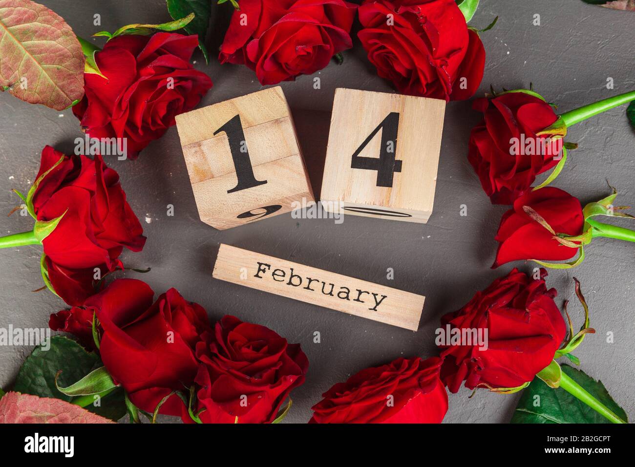 14 febbraio su calendario e decorazioni per San Valentino. Foto Stock