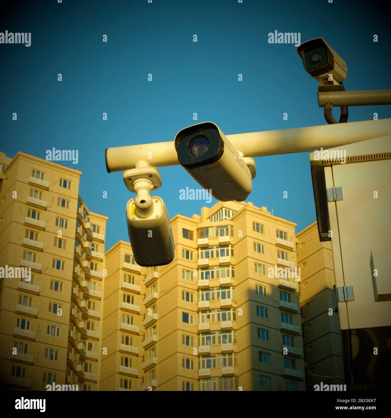 Telecamere CCTV in un quartiere residenziale a Pechino, Cina. Foto Stock