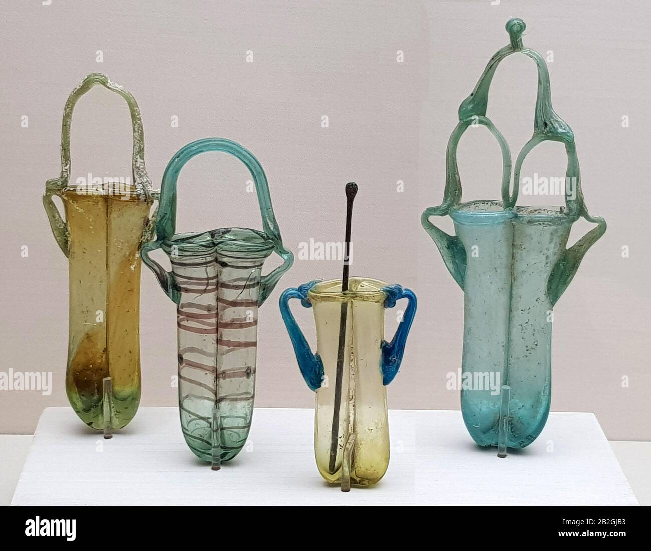 6621. Kohl (pittura ad occhio) vasi di vetro popolare tra i Romani e all'inizio del periodo bizantino. Foto Stock