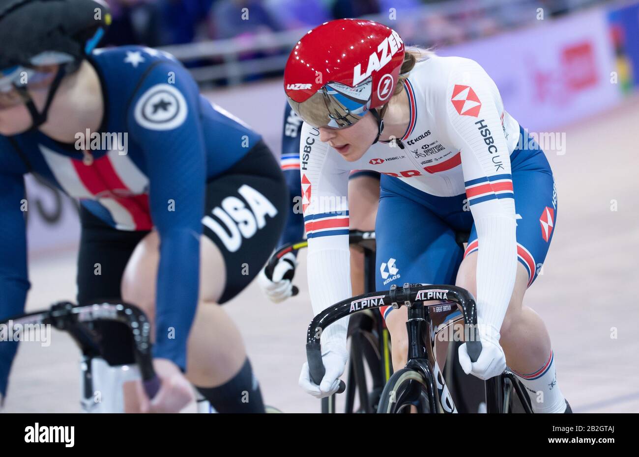 Berlino, Germania. 01st Mar, 2020. Ciclismo/pista: Campionato del mondo, Madison, donne, piccola finale: Katy Marchant dalla Gran Bretagna (r) corse dietro Madalyn Godby dagli Stati Uniti. Credito: Sebastian Gollnow/Dpa/Alamy Live News Foto Stock