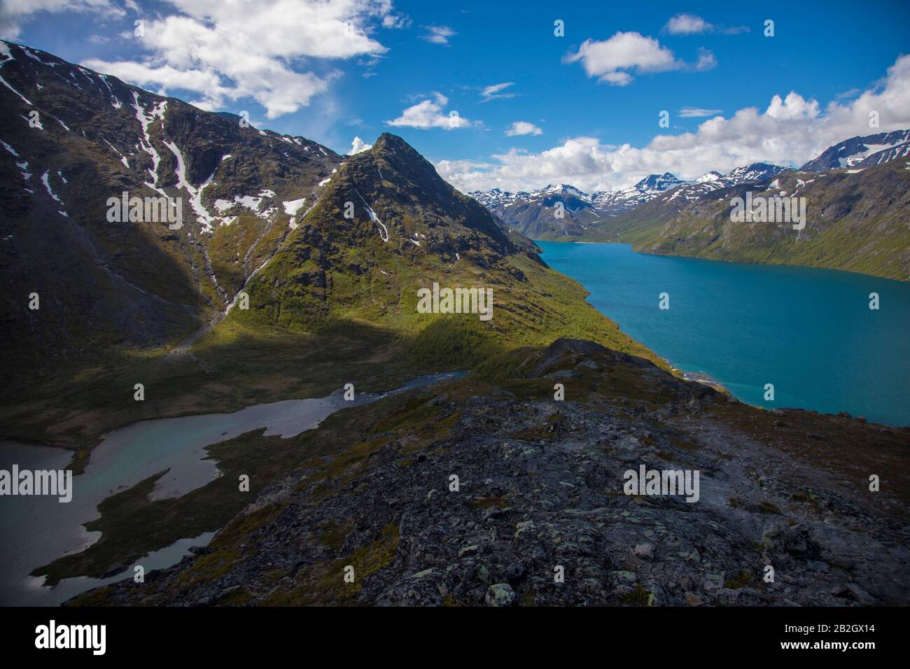 Belle e colorate acque di montagna a Jotunheimen, Norvegia Foto Stock