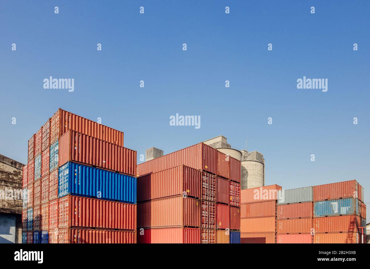 Container box da carico nave da trasporto per l'esportazione di importazione, concetto logistico Foto Stock