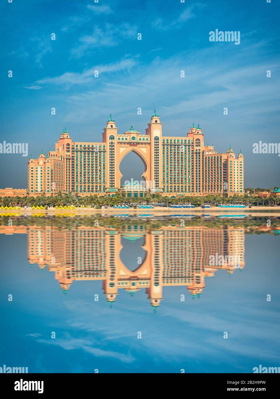 WOW vista di Atlantis Resort, Hotel & Theme Park a Palm Jumeirah Island, una vista dalla Pointe Dubai, Emirati Arabi Uniti. Ispirazione di viaggio di lusso. Foto Stock