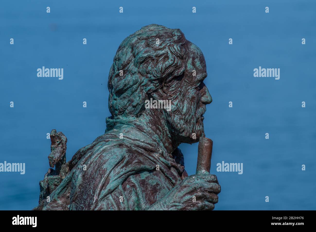 Statua di San Crannog a Llangrannog, Ceredigion, Galles. Foto Stock