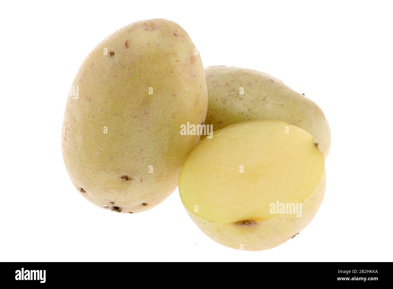 Patate australiane isolate. Tagliare verdure crude di patate isolate su sfondo bianco con il percorso di taglio Foto Stock