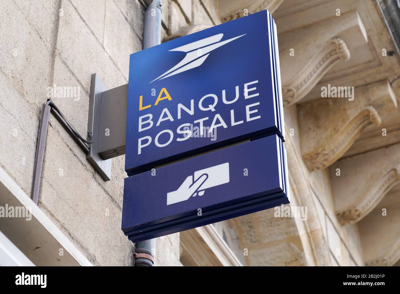 Bordeaux , Aquitaine / France - 10 16 2019 : la Banque Postale ufficio negozio di firma banca francese negozio postale Foto Stock