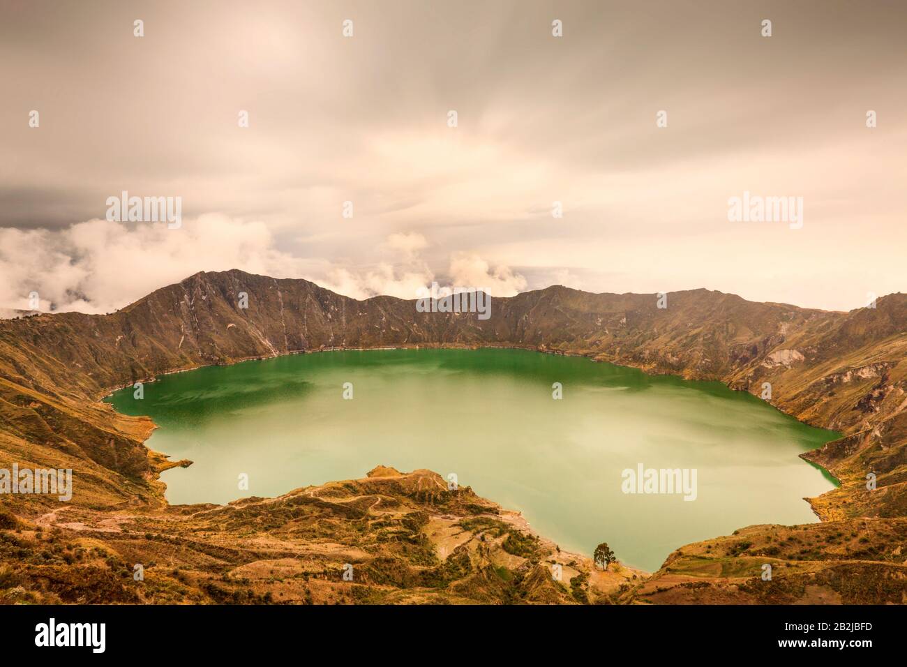 Laguna Quilotoa in Ecuador altopiani delle Ande formata su di un antico cratere del vulcano Foto Stock