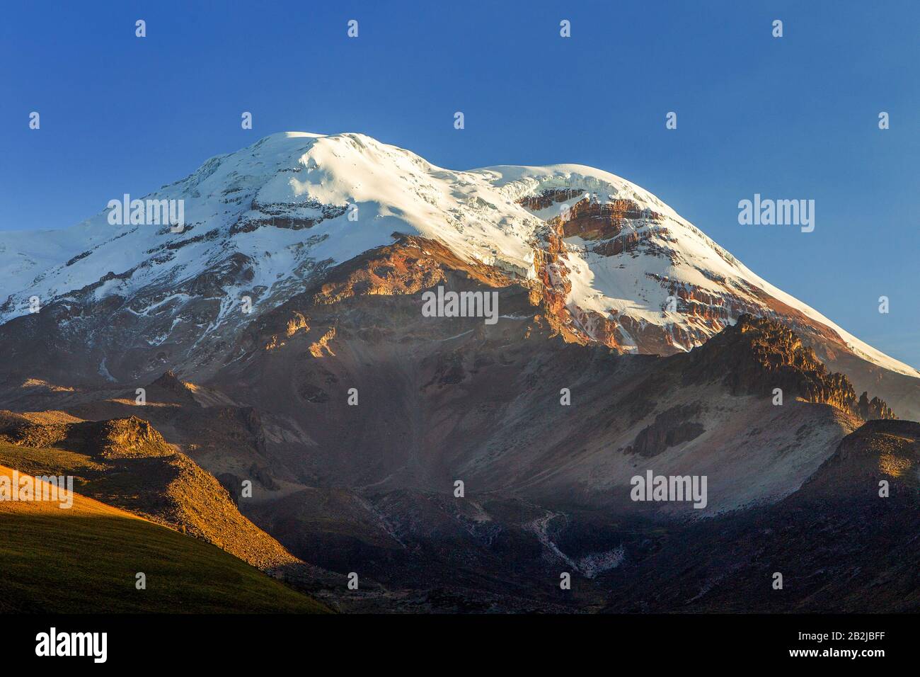 Chimborazo Vulcano Ecuador Mentre Non È L'Alta Montagna In Altitudine Sopra Offshore Posizione La Sua Posizione Lungo La Bulge Equatoriale Rende Il Suo Vertice Foto Stock