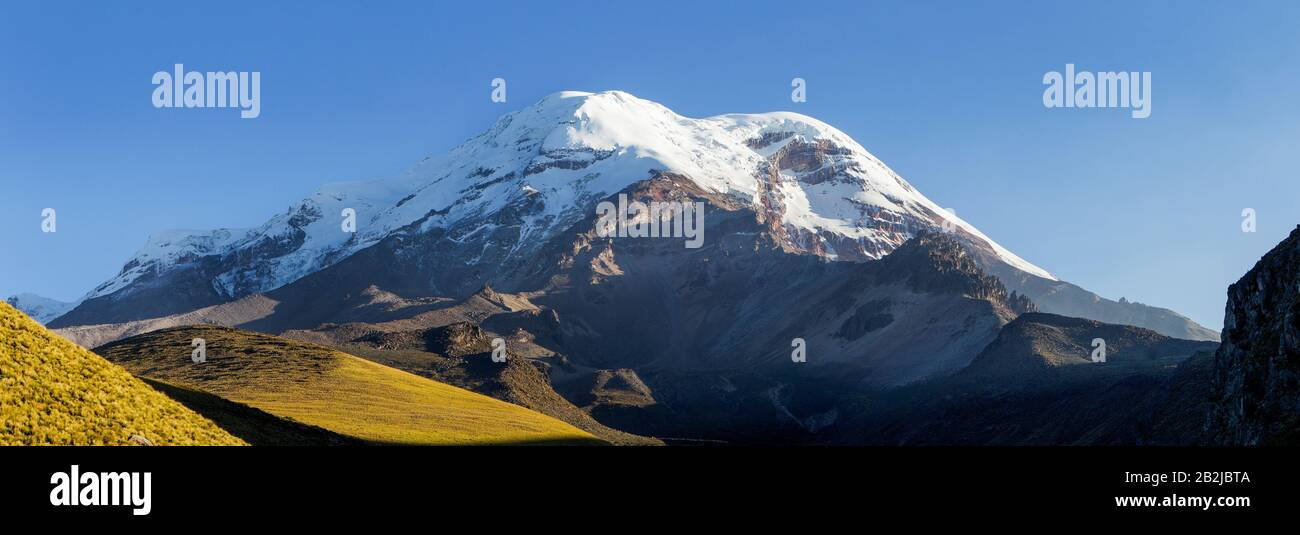 Chimborazo Vulcano Ecuador Mentre Non È La Montagna Più Alta Di Elevazione Sopra Il Livello Del Mare La Sua Posizione Lungo Il Bulge Equatoriale Rende Il Suo Vertice Il Foto Stock