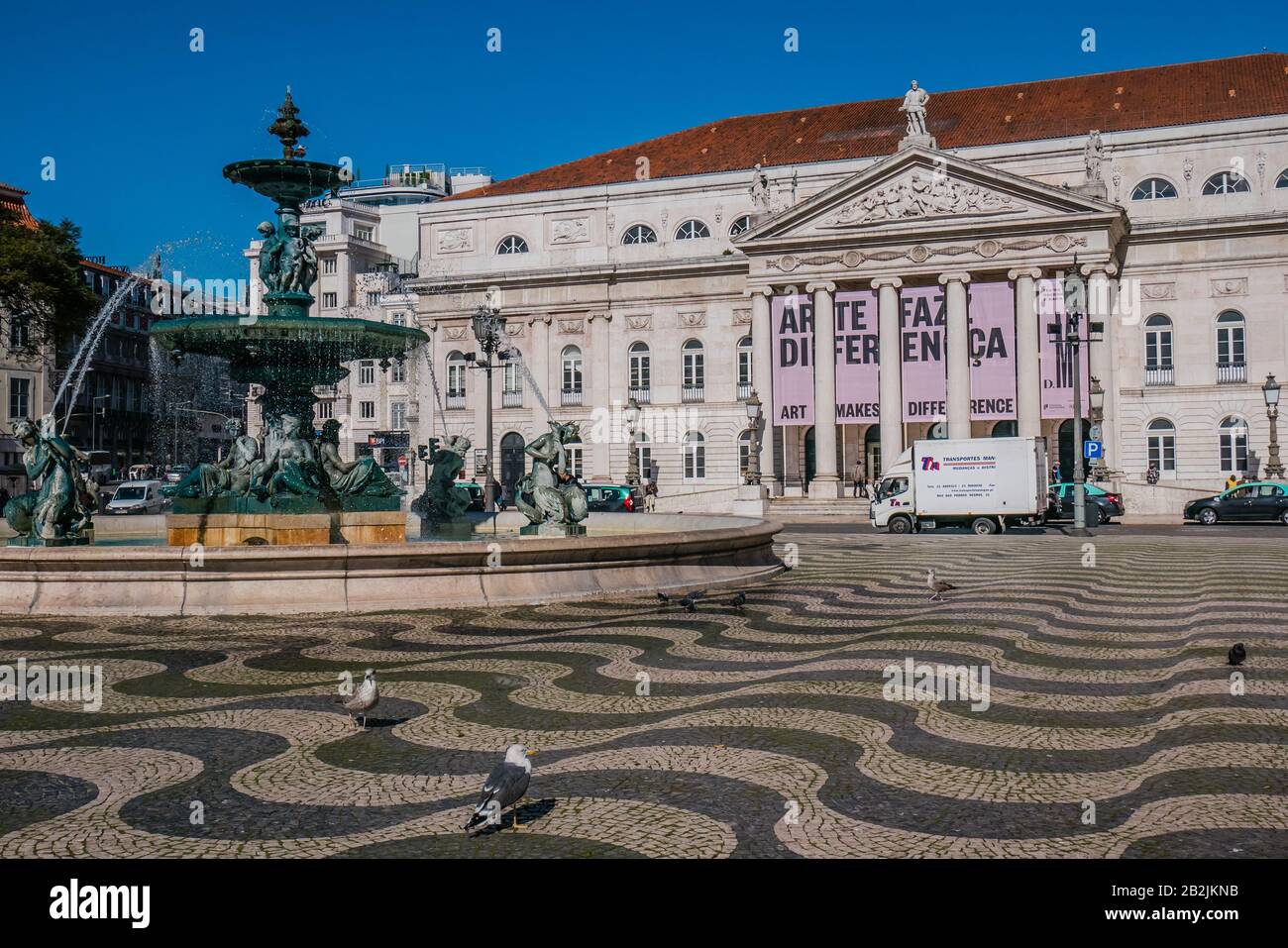 La Piazza Rossio è il nome popolare della Piazza del Re Pedro IV nella città di Lisbona, in Portogallo. Si trova nel centro di Pombaline di Lisbo Foto Stock