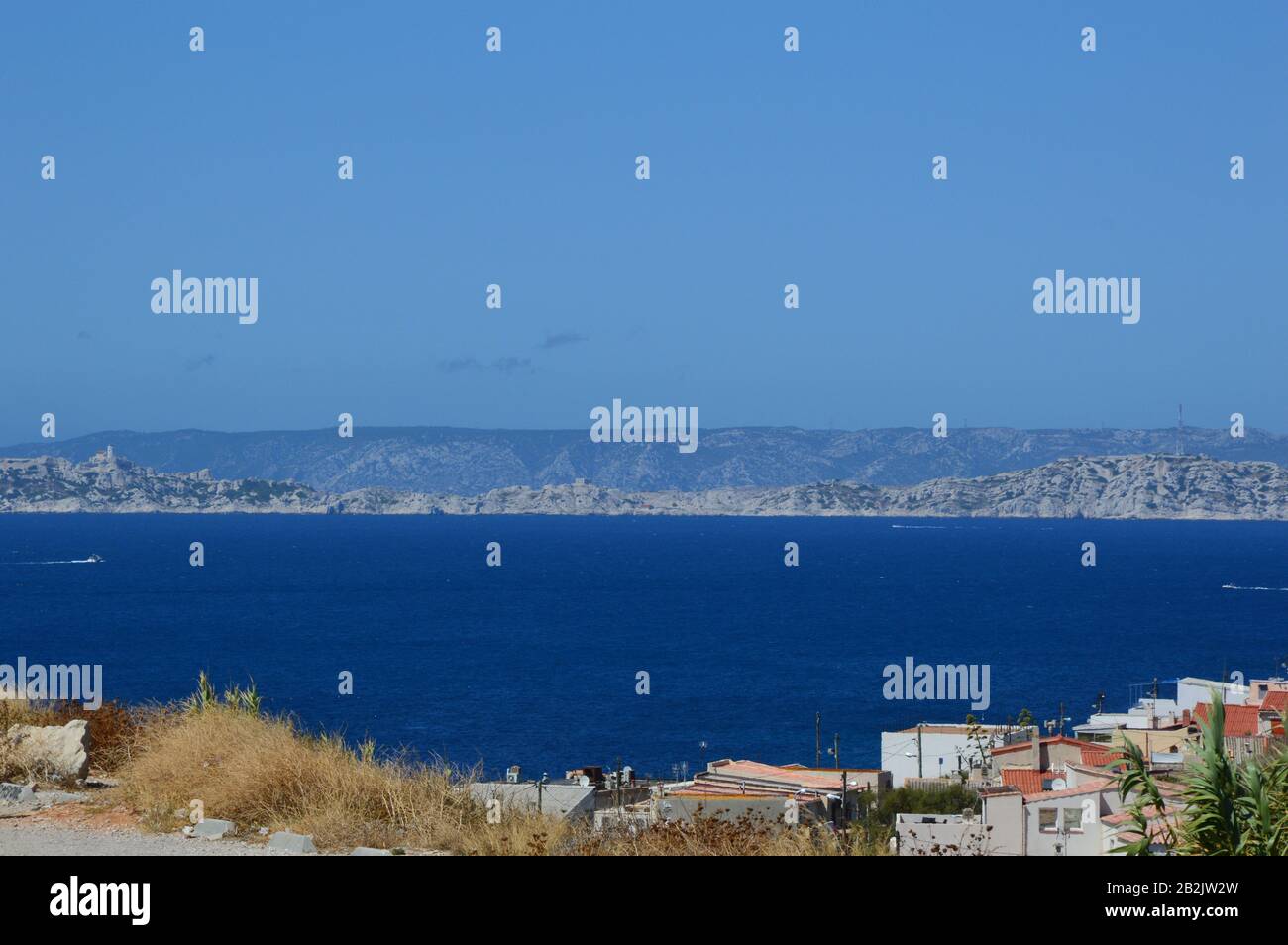 Vista sul Mar mediterraneo dalle montagne intorno a marsiglia Foto Stock