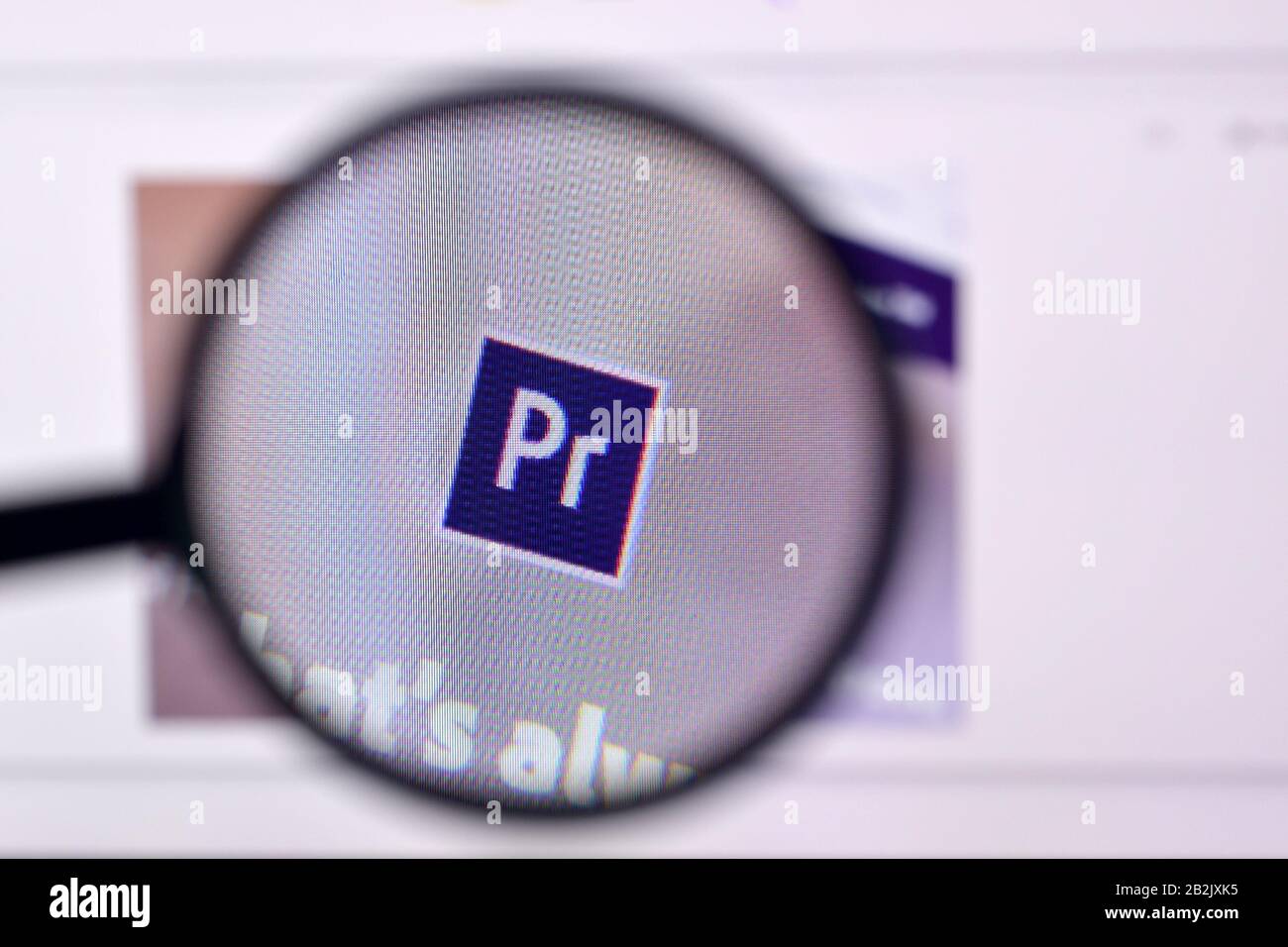 NY, USA - 29 FEBBRAIO 2020: Pagina web del prodotto adobe premiere sul sito ufficiale sul display del PC Foto Stock