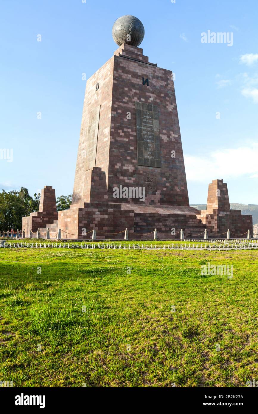 Il Grand Monument Di 30 Metri Costruito Tra Il 1979 E Il 1982 Fu Costruito Verso Marker The Equatorial Straight Foto Stock