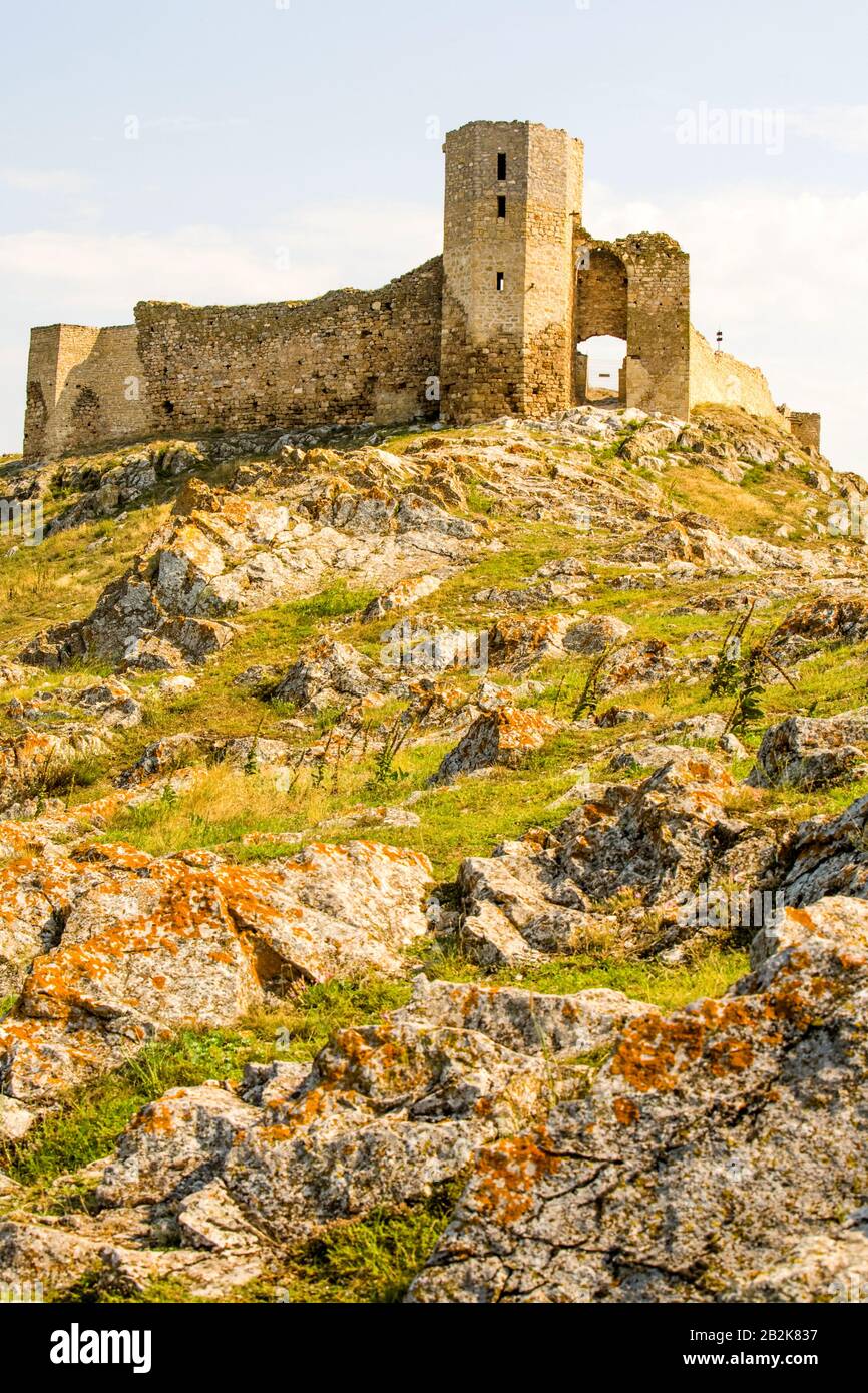 Fortezza medievale situato in Dobrogea est della Romania Meteo Nuvoloso Foto Stock