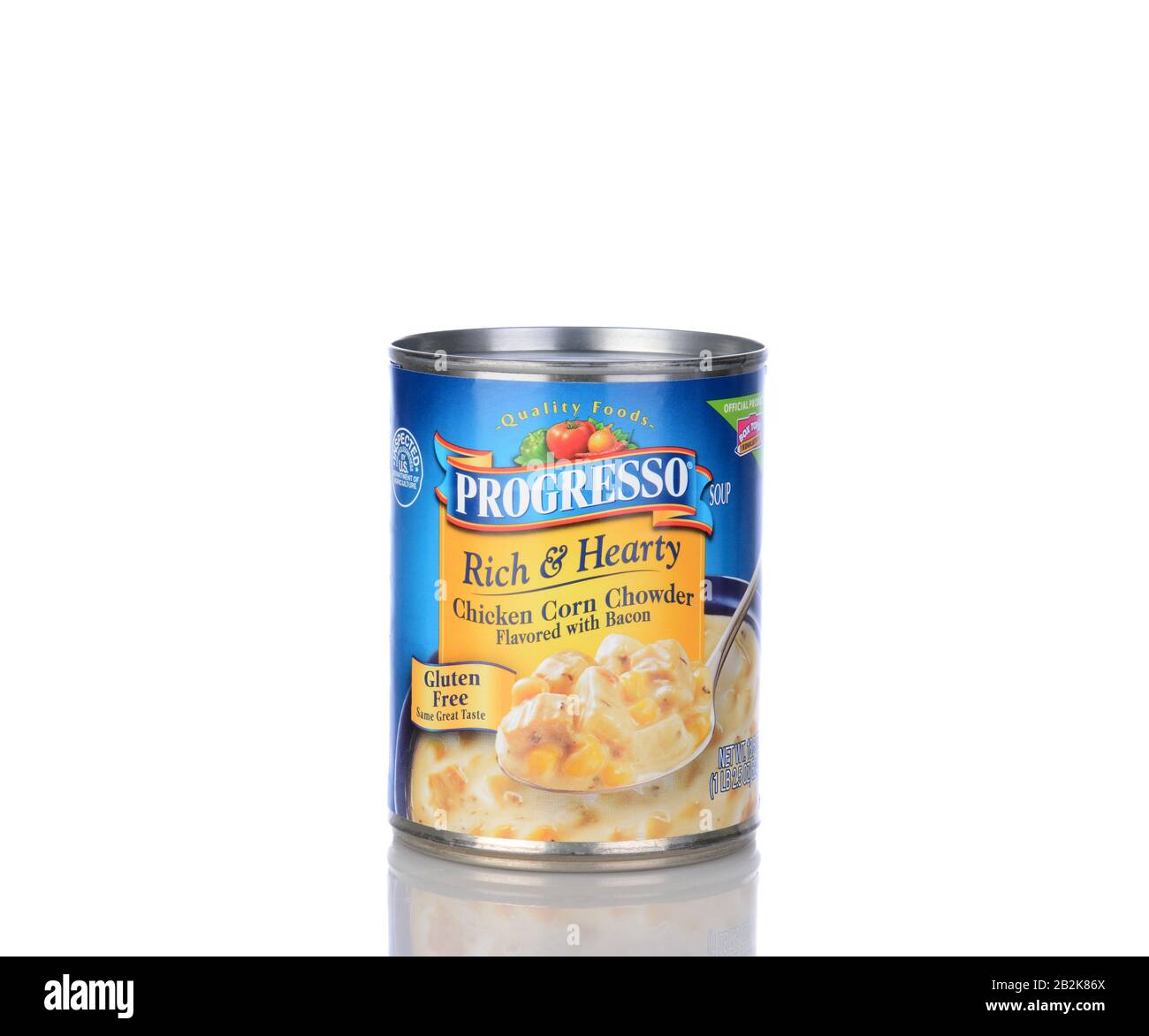 Irvine, CA - 05 gennaio 2014: Una lattina di pollo ricco e Sostanzioso progresso Chowder. Progresso, di proprietà di General Mills, sta facendo zuppe per oltre Foto Stock