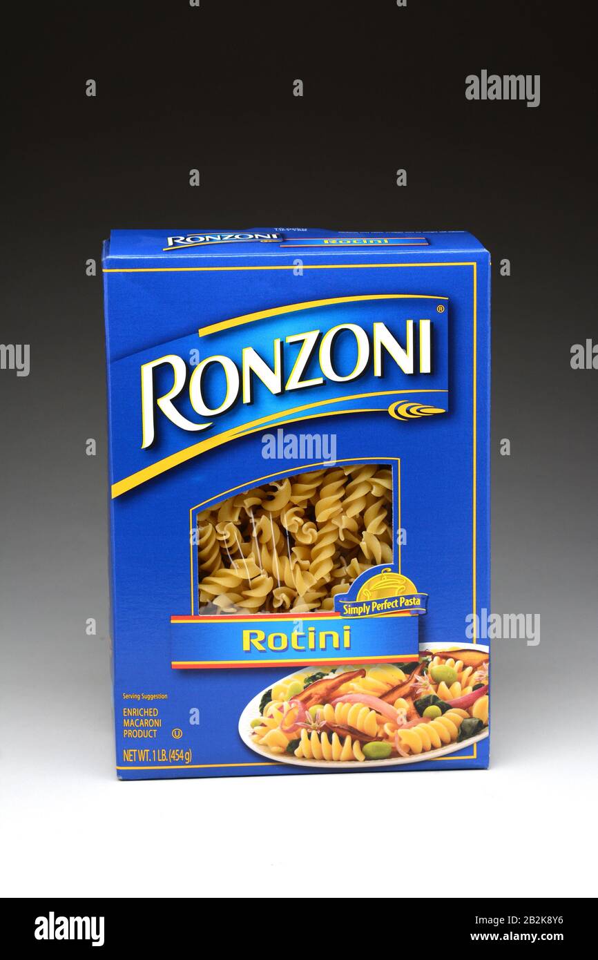 Irvine, CA - 21 gennaio 2013: Una scatola da una libbra di Ronzoni Rotini Pasta. Rotini è una pasta a forma di cavatappi o a spirale e Una delle più versatili al Foto Stock