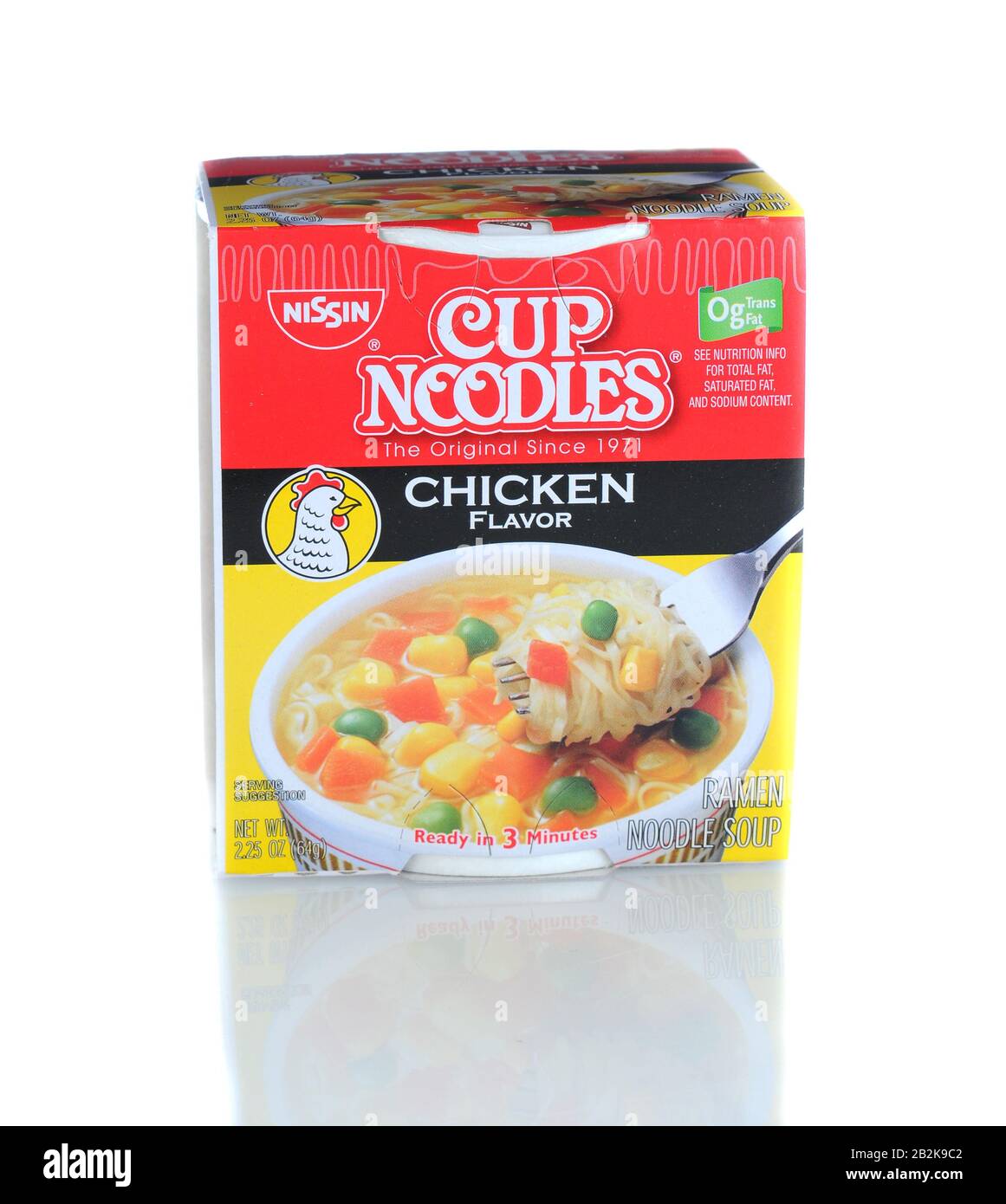 Irvine, CA - 21 gennaio 2013: Un pacchetto di 2,5 once di sapore di pollo di tazza di Noodles. Prodotto da Nissin Foods, Cup Noodles è stato un ramen preferito Foto Stock
