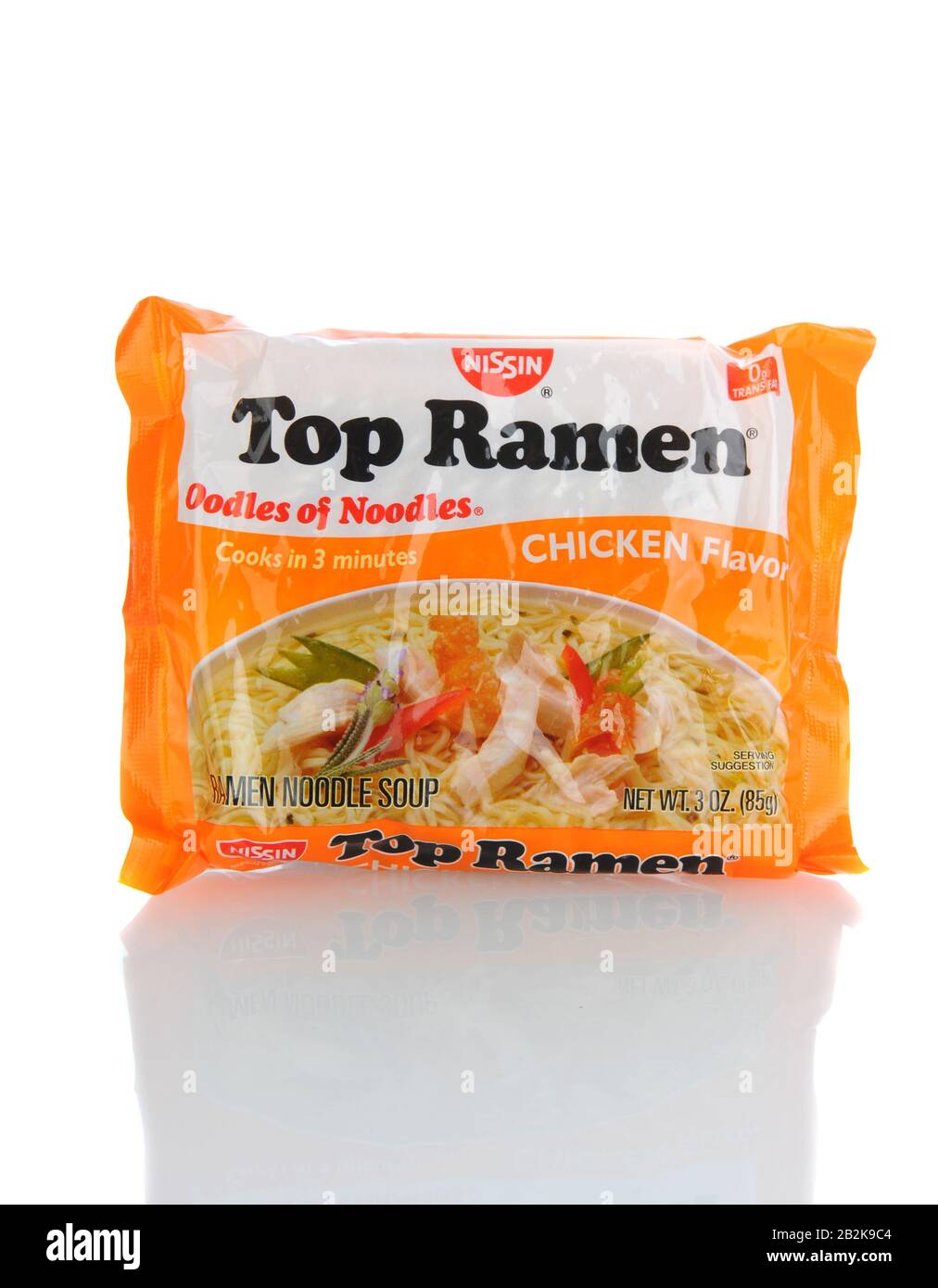 Irvine, CA - 21 gennaio 2013: Un pacchetto da 3 once di Top Ramen Chicken Flavour. Prodotto da Nissin Foods, Top Ramen è un noodle ramen preferito da allora Foto Stock