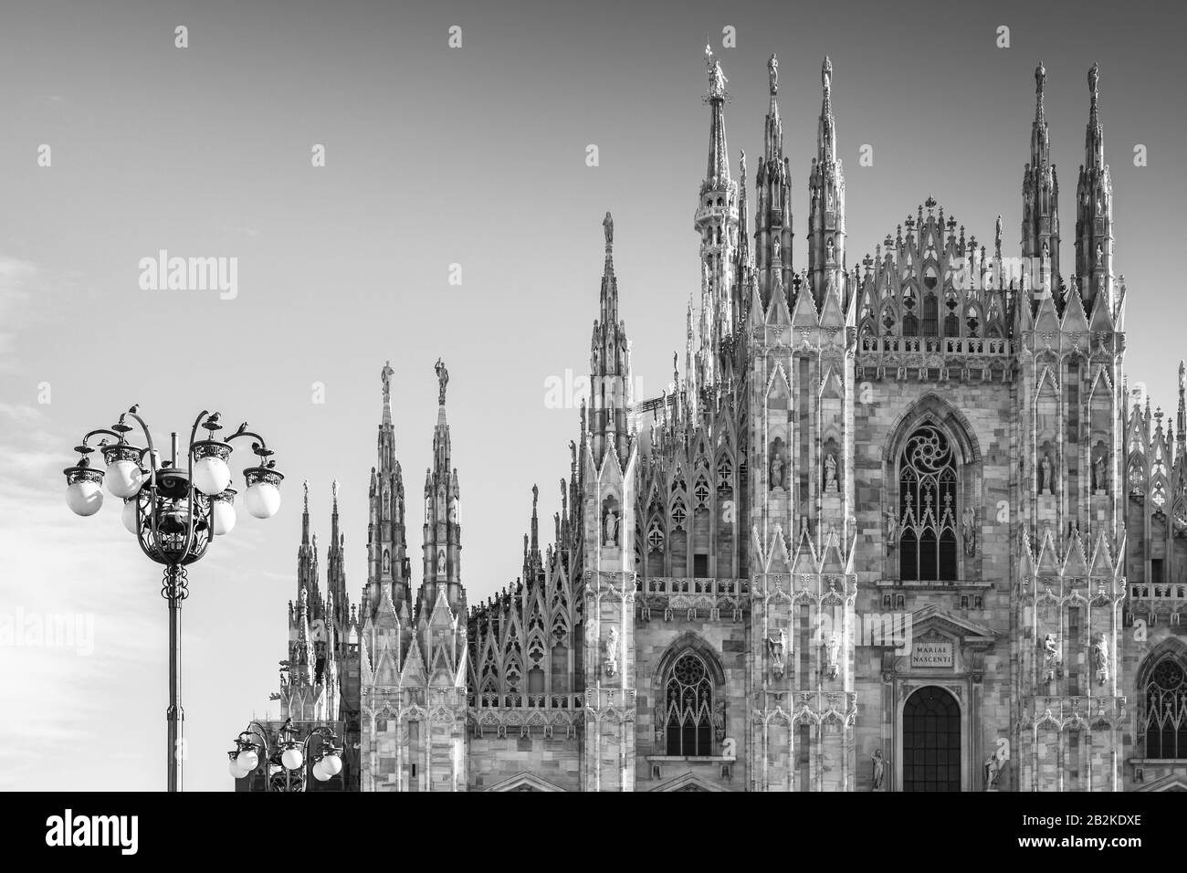 Facciata del Duomo di Milano. Lombardia, Italia. Foto in bianco e nero Foto Stock