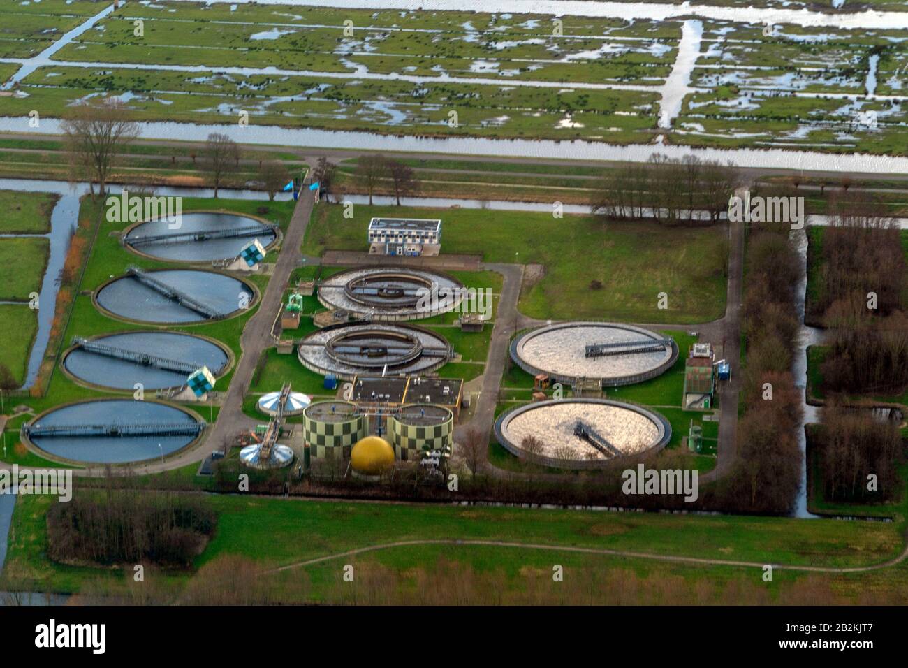 vista aerea della fabbrica di trattamento dell'acqua dall'aereo Foto Stock