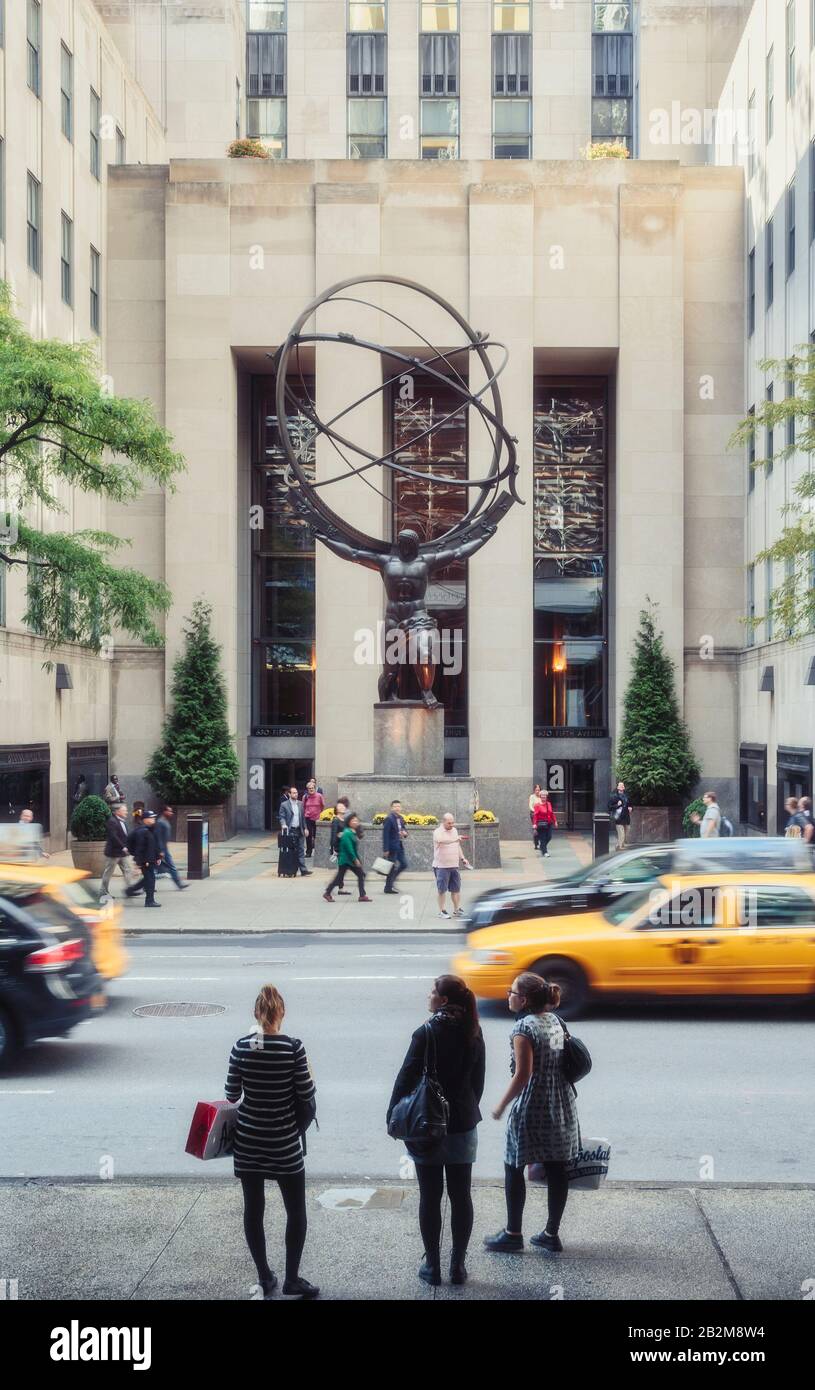 Statua Dell'Atlante, Rockefeller Center, Fifth Avenue, New York, New York State, Stati Uniti D'America. La statua Art Deco è l'opera di tedesco-nato Am Foto Stock