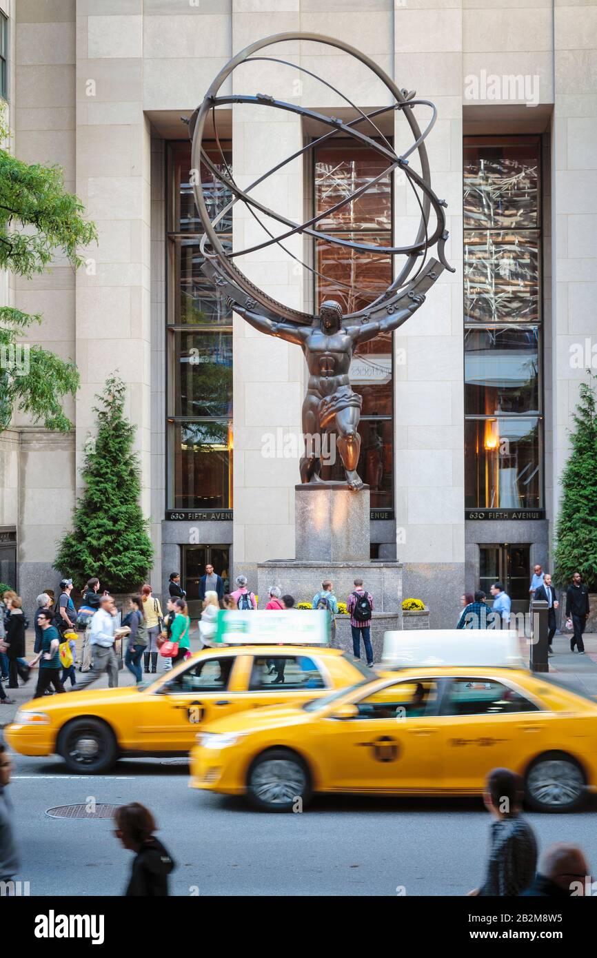 Statua Dell'Atlante, Rockefeller Center, Fifth Avenue, New York, New York State, Stati Uniti D'America. La statua Art Deco è l'opera di tedesco-nato Am Foto Stock