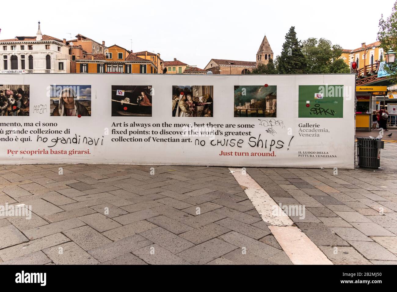 "No grandi navi", La Gente Del Posto che protestava contro le numerose navi da crociera attraccate a Venezia. Foto Stock