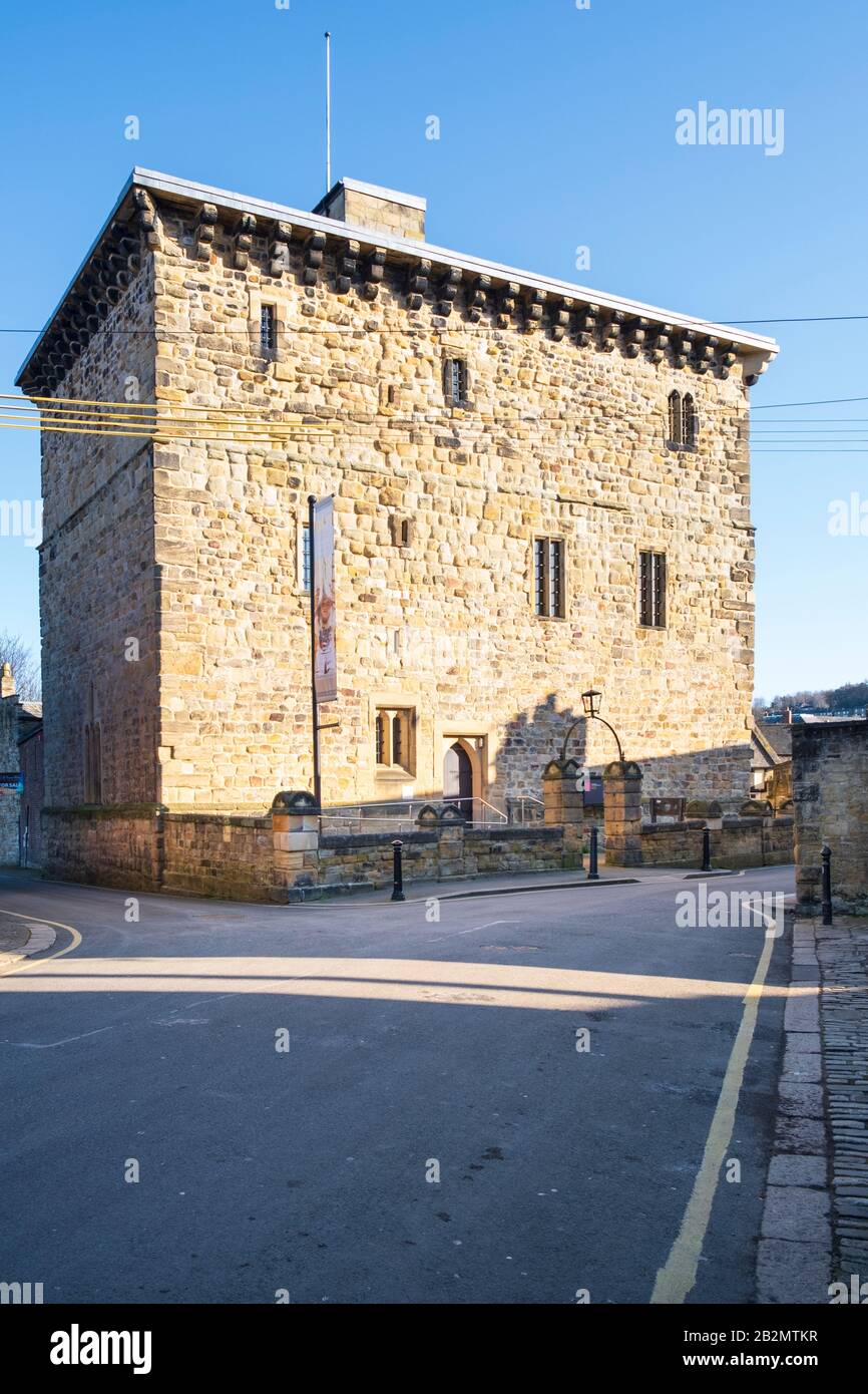 Hexham Old Gaol a Northumberland, un edificio in pietra fortificata risalente al 14th C. l'ex prigione ha detto di essere la più antica prigione costruita appositamente in Inghilterra. Foto Stock