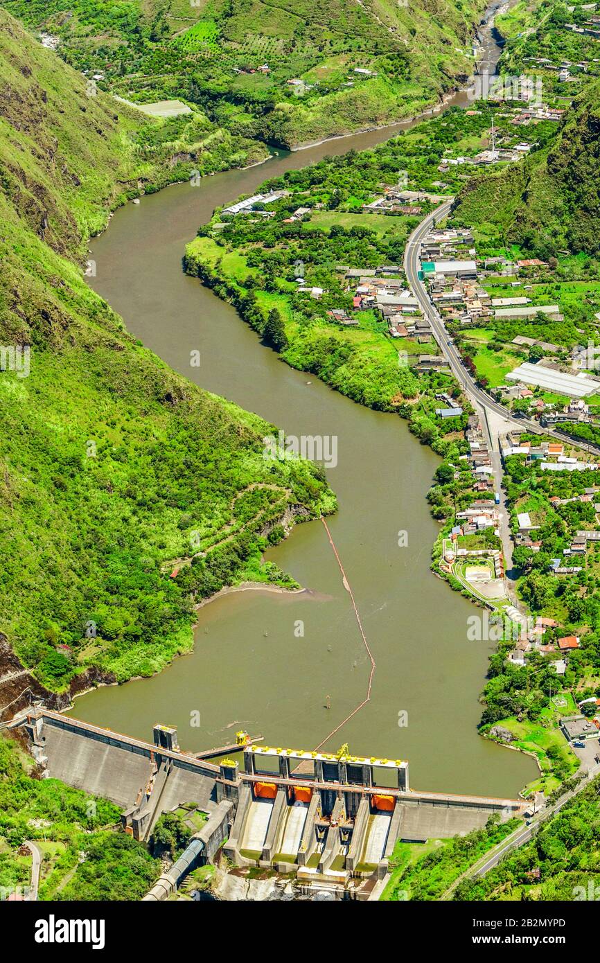 Volo Aereo Della Diga Di Agoyan Da Chopper Tungurahua Di Dimensioni Complete Ecuador Foto Stock