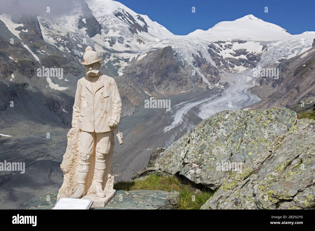 Kaiser Franz Josef scultura e il ritiro Pasterze, il più lungo ghiacciaio in Austria e Alpi orientali nel 2018, Hohe Tauern NP, Carinzia, Austria Foto Stock
