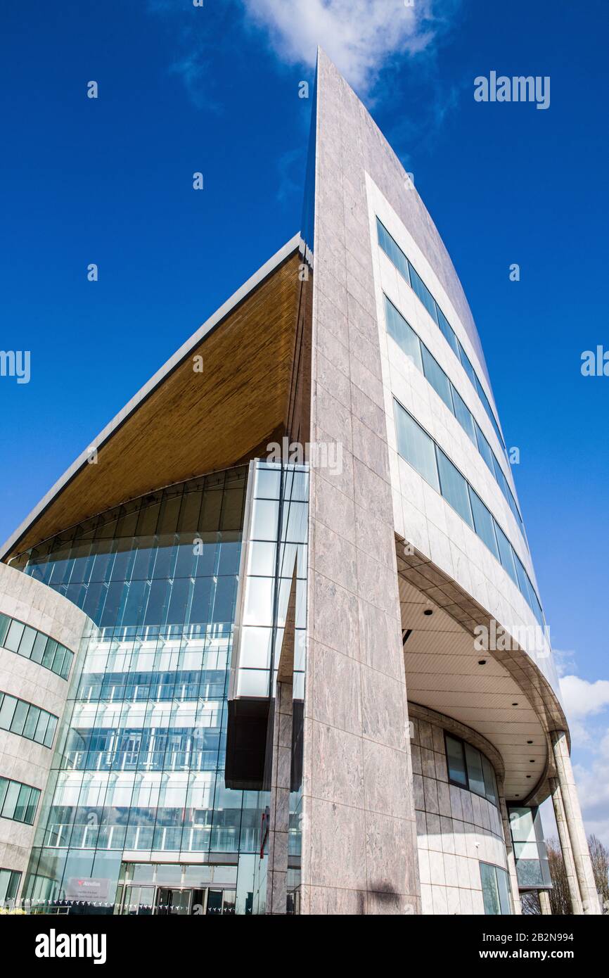 Uffici Di Assicurazione Di Credito Di Atradius A Cardiff Bay Su Harbor Drive. Gli uffici si distinguono veramente dai dintorni e sono una vista molto familiare Foto Stock