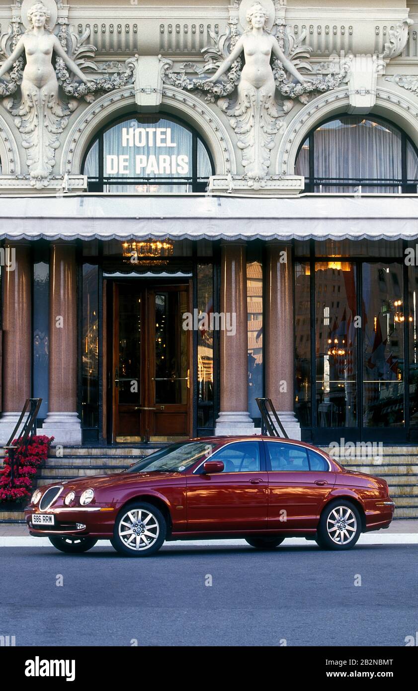 1999 Jaguar S Type al di fuori dell'Hotel De Paris Monte Carlo Foto Stock
