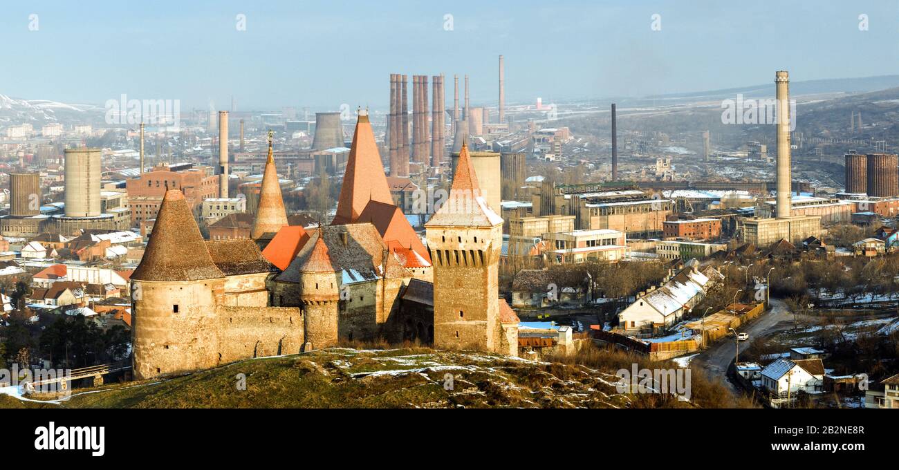 Castello Hunyad è creduto per essere il luogo dove Vlad III di Valacchia comunemente noto come Dracula è stato tenuto prigioniero Foto Stock