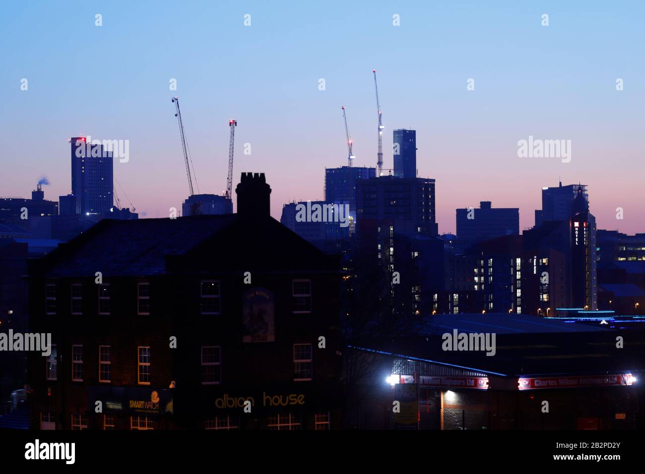 Lo skyline di Leeds all'alba Foto Stock