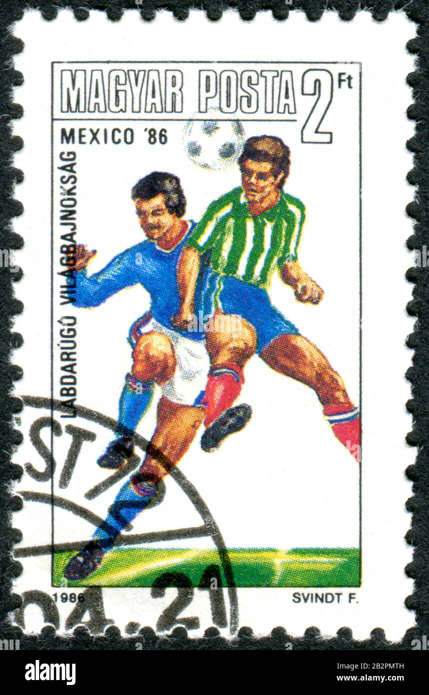 Ungheria - CIRCA 1986: Un francobollo stampato in Ungheria, dedicato alla Coppa del mondo di calcio, Messico 1986, raffigura i calciatori, circa 1986 Foto Stock