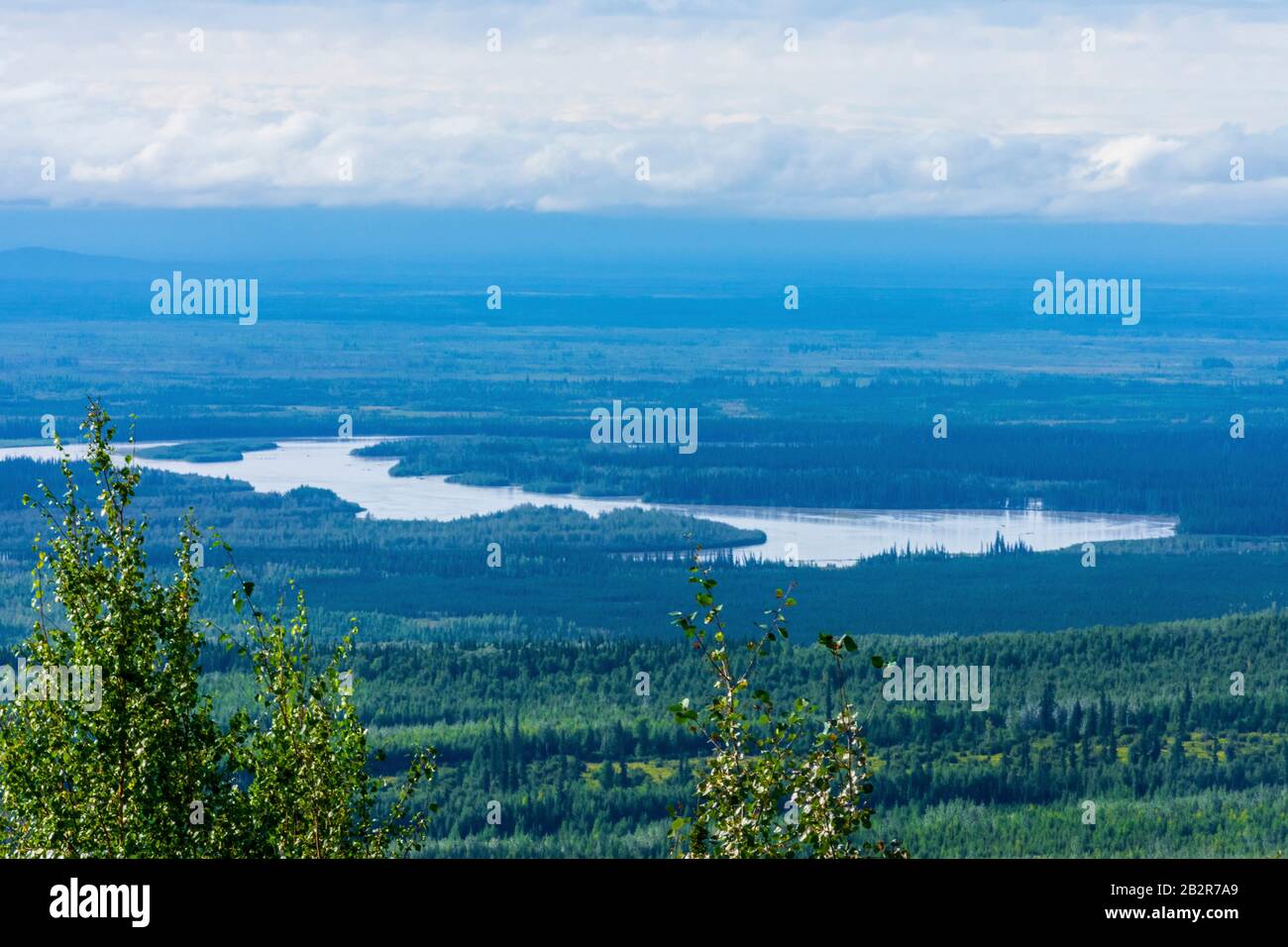 Fotografia di paesaggio dell'Alaska, ultima frontiera, laghi panoramici sopra lo sguardo, viaggio di strada dell'Alaska di Fairbanks, Wilderness Incontaminato, montagne del nord ovest del Pacifico Foto Stock