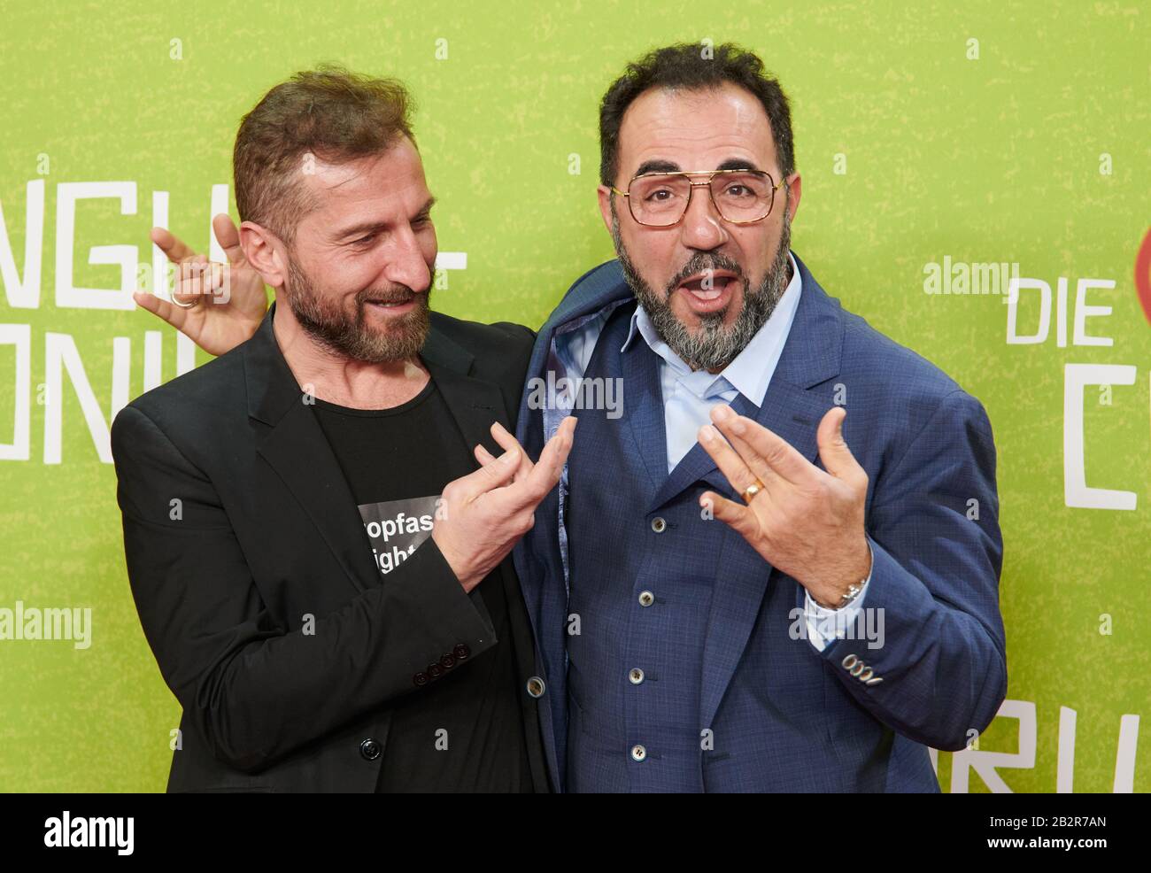 Berlino, Germania. 03rd Mar, 2020. Gli attori Tim Seyfi (l) e Adnan Maral vengono alla prima tedesca del film 'The Kangaroo Chronicles'. Credito: Annette Riedl/Dpa-Zentralbild/Dpa/Alamy Live News Foto Stock