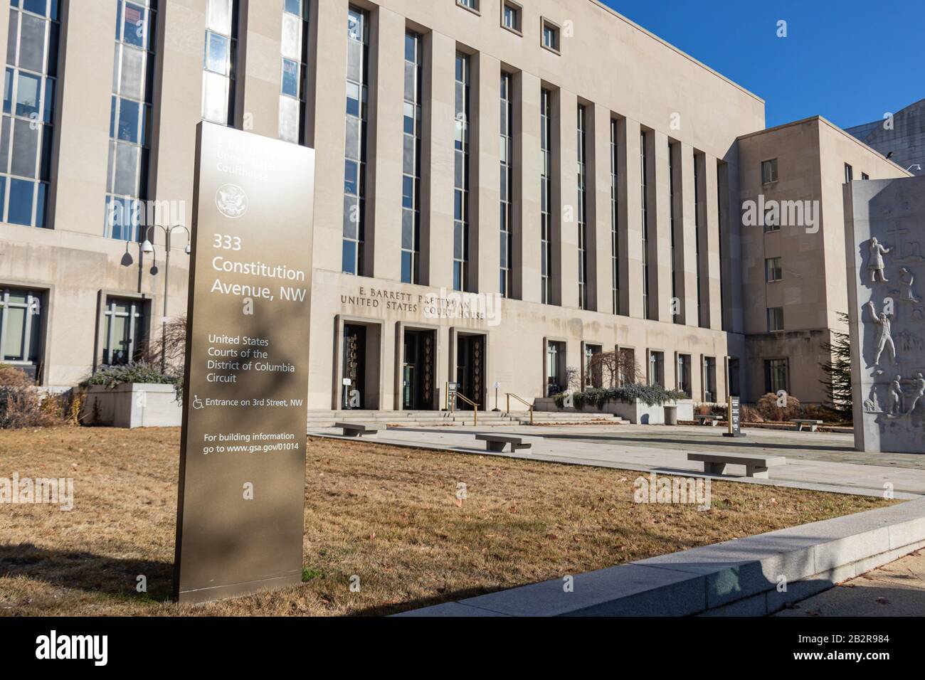 E. Barrett Prettyman United States Courthouse cartello informativo all'ingresso del tribunale federale a Washington, D.C. Foto Stock