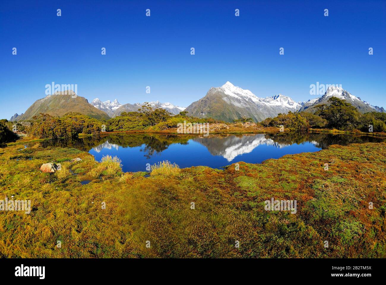 Vertice chiave mit Spiegelung des Mt. Christina, Fjordland Nationalpark, Weltnaturerbe sud ovest della Nuova Zelanda, Westkueste, Suedinsel Neuseeland; Februar Foto Stock