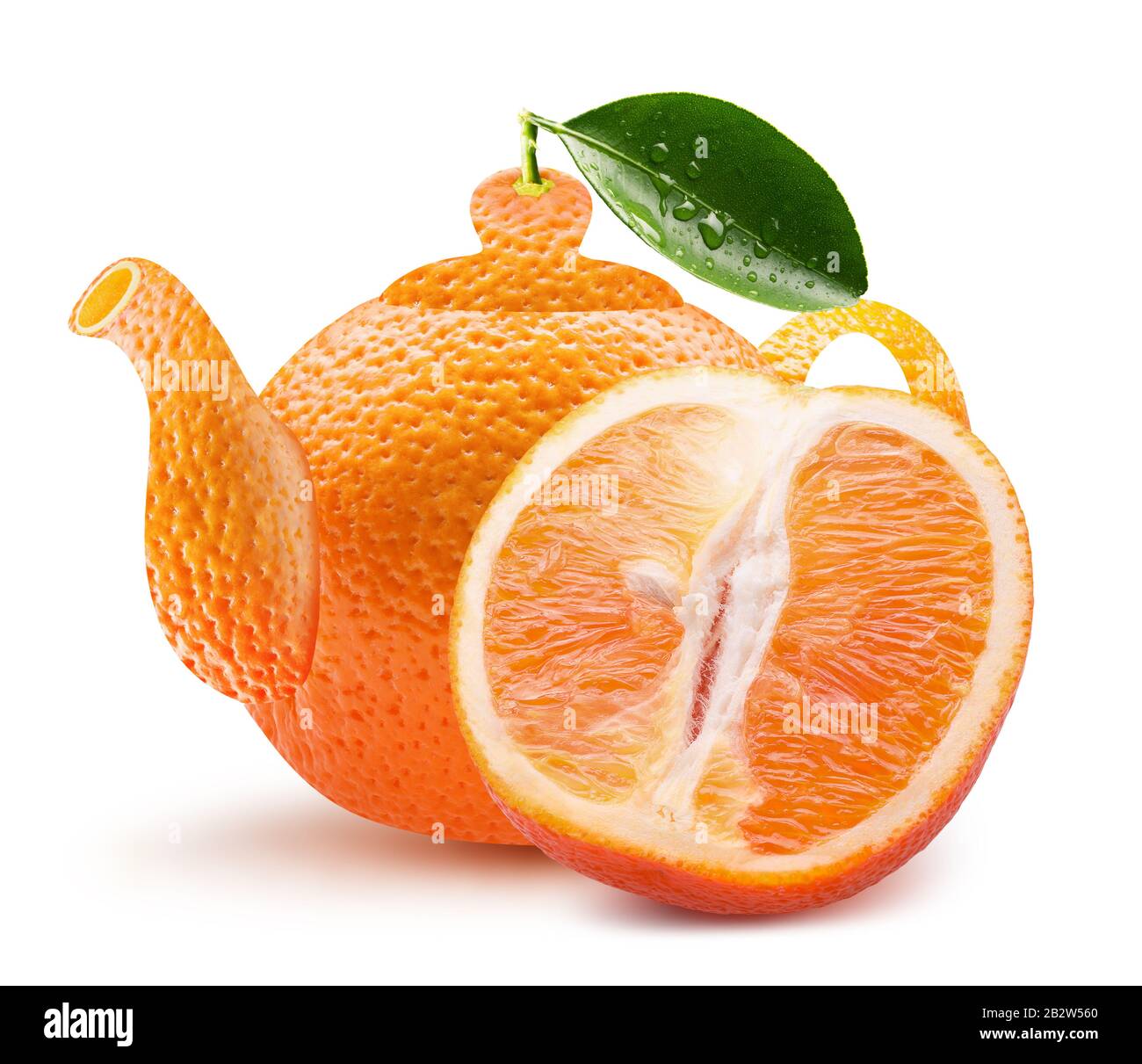 tettarella di forma arancione con metà arancione isolata su sfondo bianco. Foto Stock