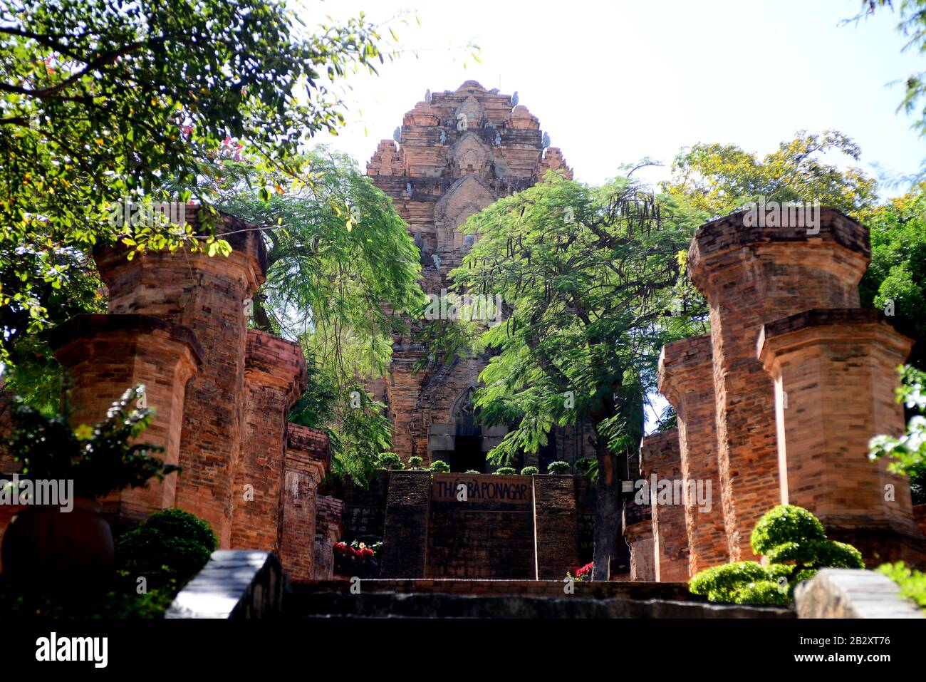 La Torre di Ponagar (Thap Ba po Nagar) è una torre del tempio di Cham fondata prima del 781 C.E. e situata nel principato medievale di Kauthara, vicino a mo Foto Stock