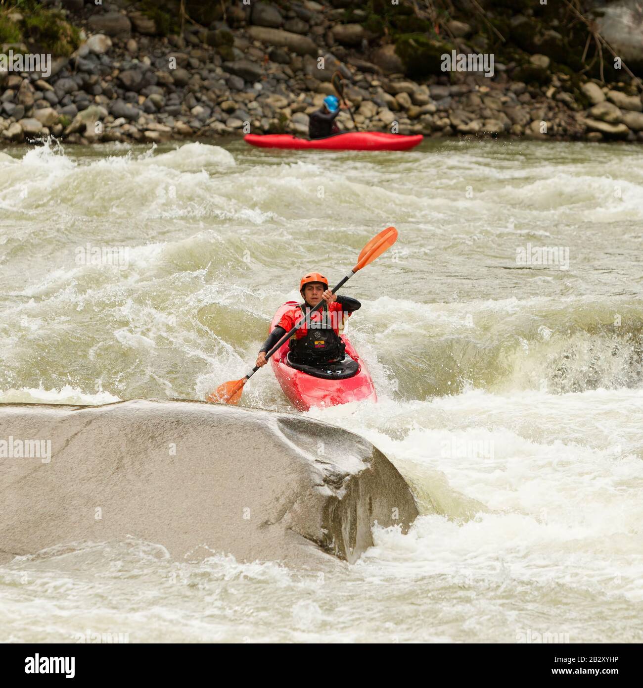 Due Kayak Che Giocano Nel Fiume Pastaza Ecuador Foto Stock
