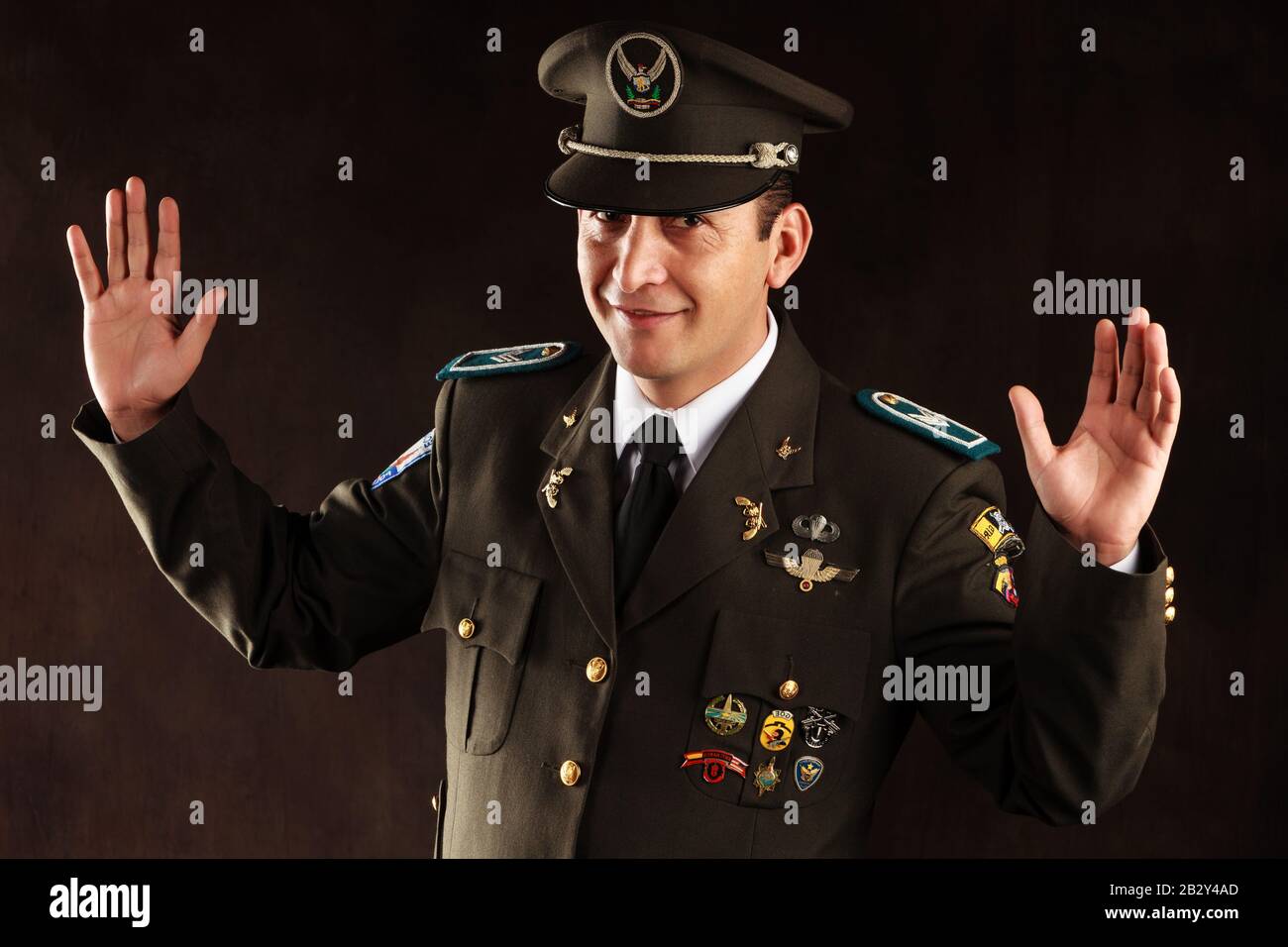 Ecuadoriana ufficiali di polizia vestito in uniforme formale Foto Stock