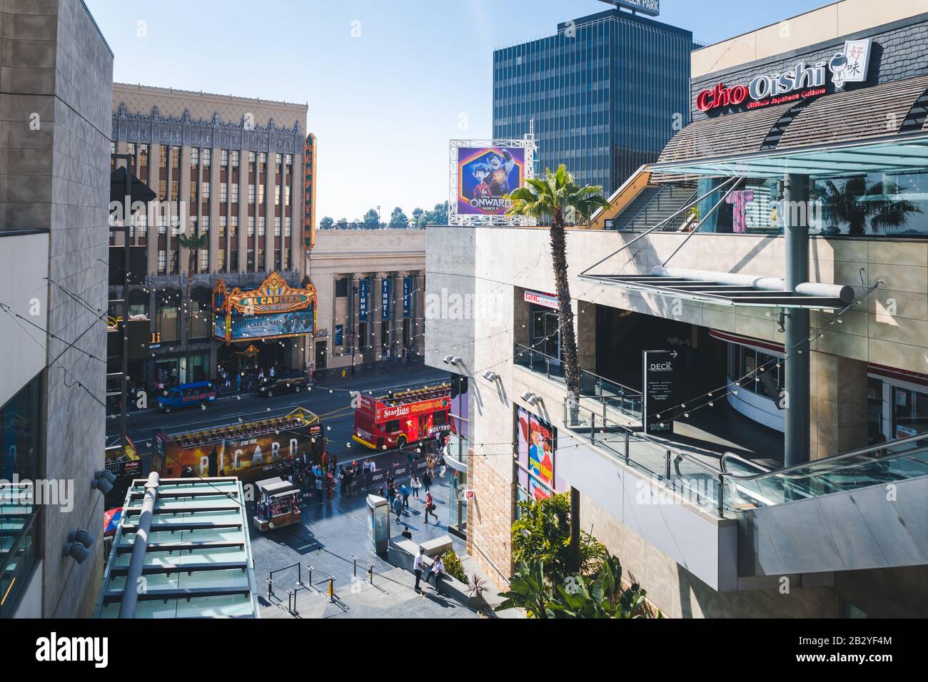 Los Angeles, California - 15 febbraio 2020 : l'Hollywood and Highland Center, che è un centro commerciale e complesso di intrattenimento a Hollywood Boule Foto Stock