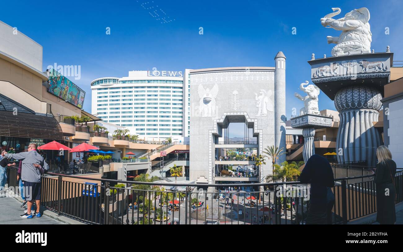 Los Angeles, California - 15 febbraio 2020 : l'Hollywood and Highland Center, che è un centro commerciale e complesso di intrattenimento a Hollywood Boule Foto Stock