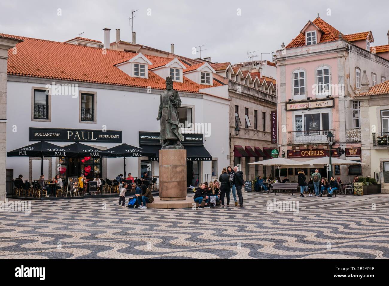 Statua di Dom Pedro i in una piazza pubblica a Cascais, Lisbon disrt, Portogallo Foto Stock