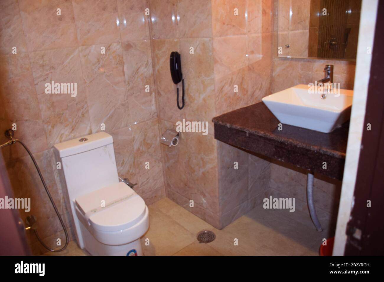 Un bagno di un hotel a tre stelle Foto Stock