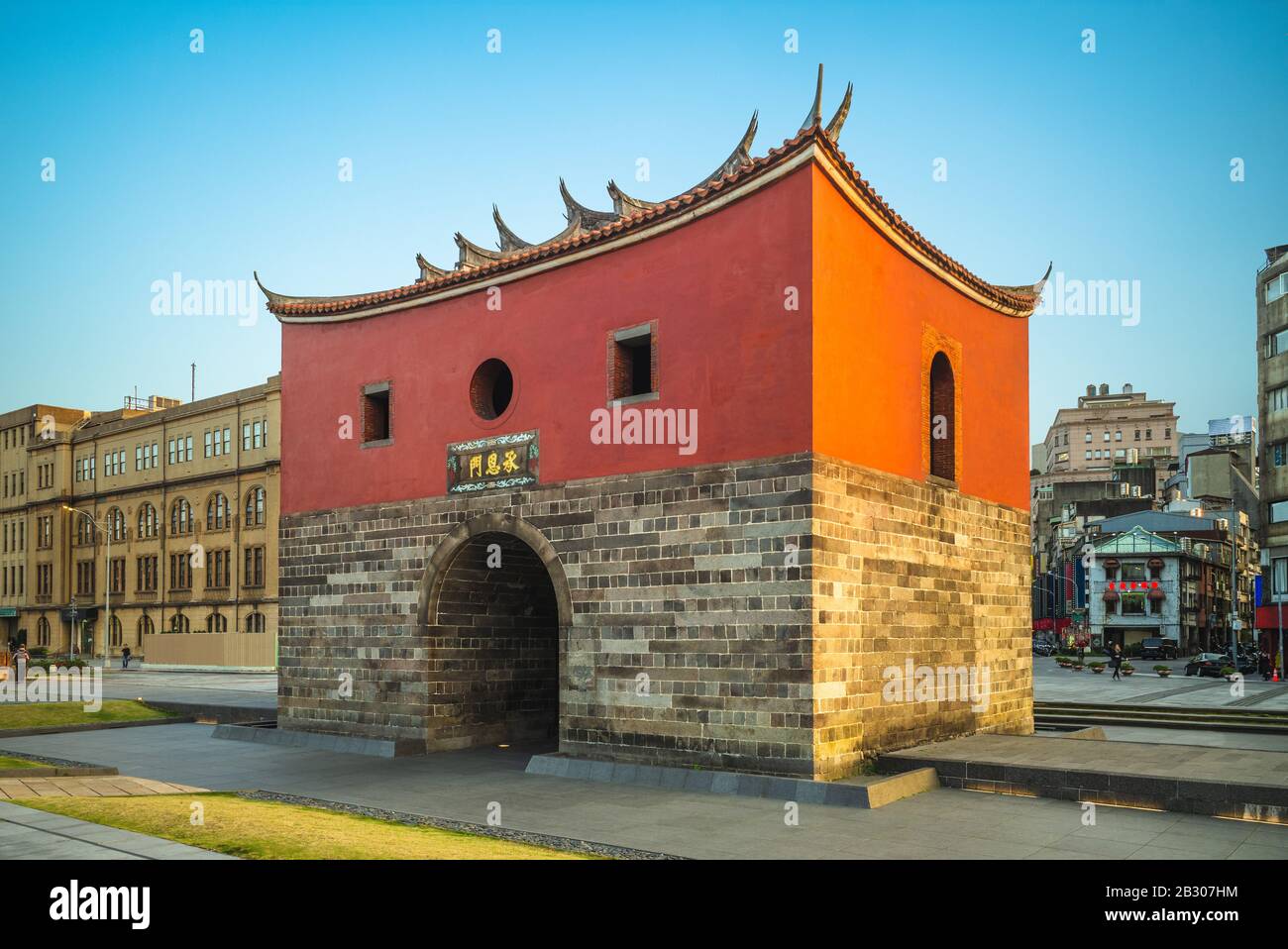 la porta nord, cheng en gate, della città vecchia di taipei. la traduzione del testo cinese sulla porta è 'cheng en gate' Foto Stock