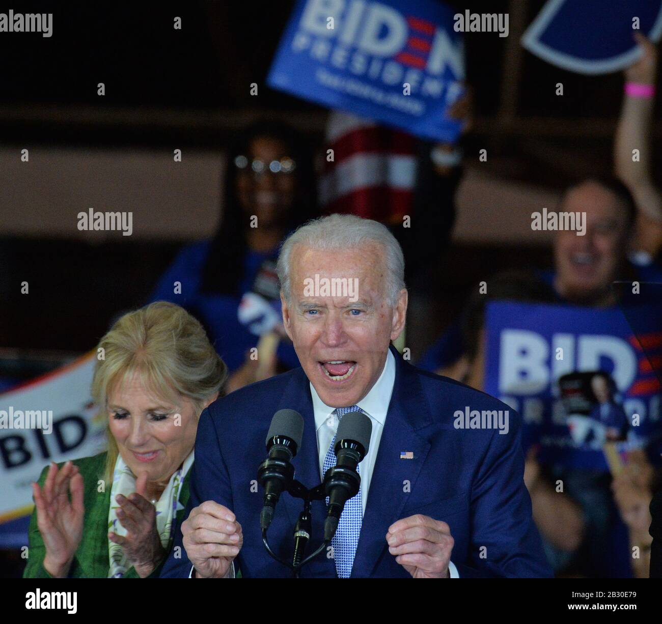 Los Angeles, Stati Uniti. 03rd Mar, 2020. Il candidato democratico alla presidenza Joe Biden parla ai sostenitori durante un evento del martedì Super al Baldwin Hills Recreation Center di Los Angeles martedì 3 marzo 2020. Un terzo di tutti i delegati democratici disponibili sarà assegnato dai 14 stati che detengono primarie. Il martedì primario della California divvy in su il più grande singolo-stato delegato haul della corsa democratica, con 415 delegati in palio. Foto di Jim Ruymen/UPI Credit: UPI/Alamy Live News Foto Stock