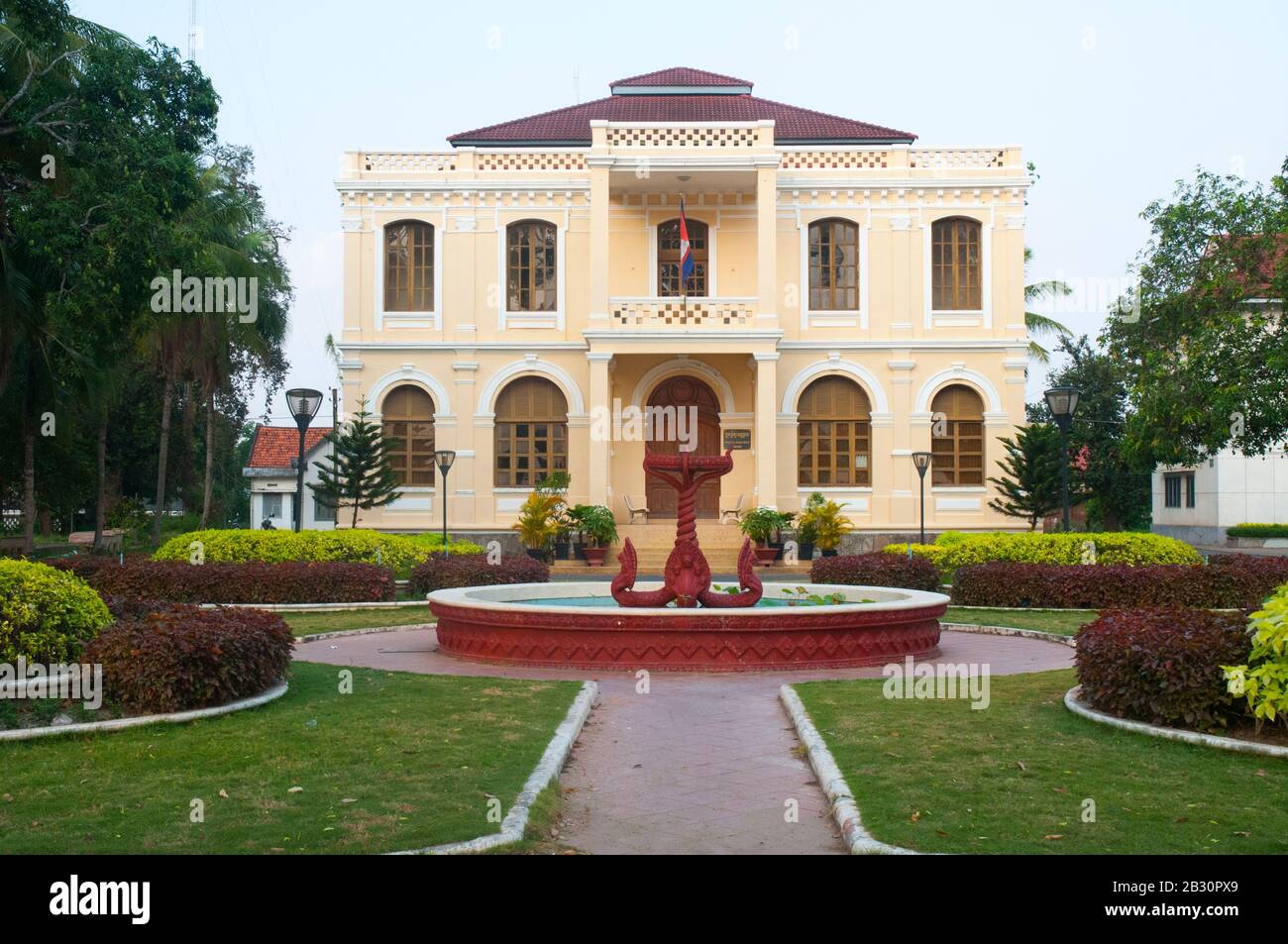 Coloniale Francese residenza del governatore a Kratie, Cambogia Foto Stock